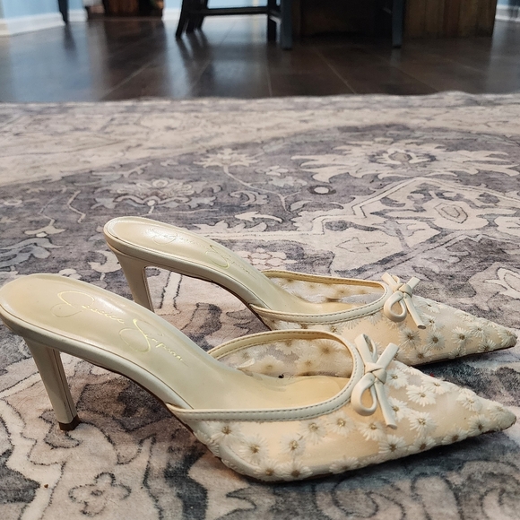 Jessica Simpson Shoes - Jessica Simpson Cream Heels